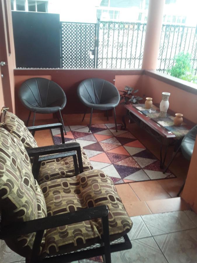 Derick'S Inn Piarco Exteriér fotografie