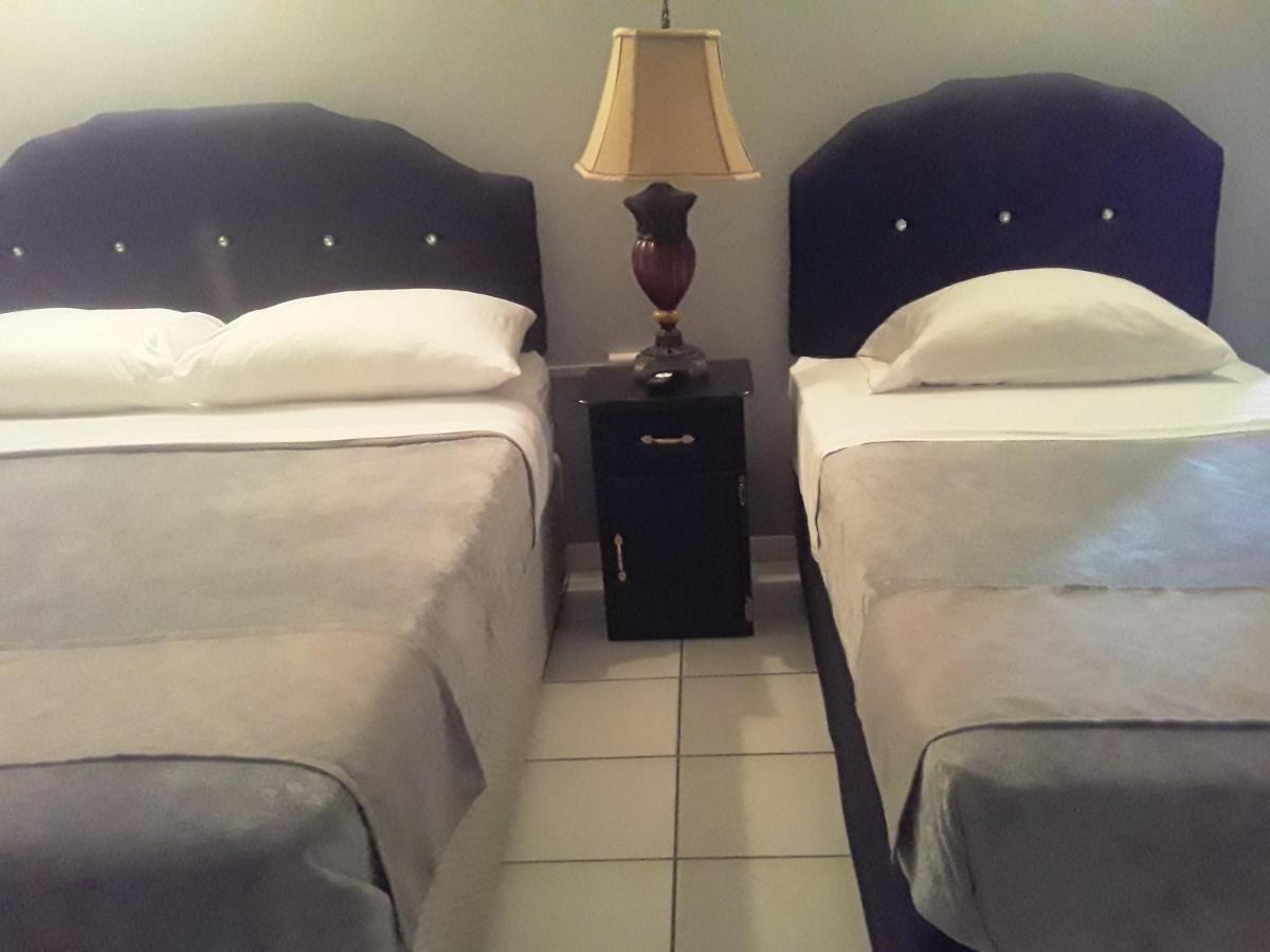Derick'S Inn Piarco Exteriér fotografie